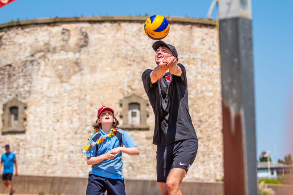 euan fraser digging a volleyball