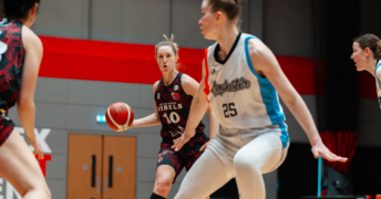 Maria Blazejewski dribbling